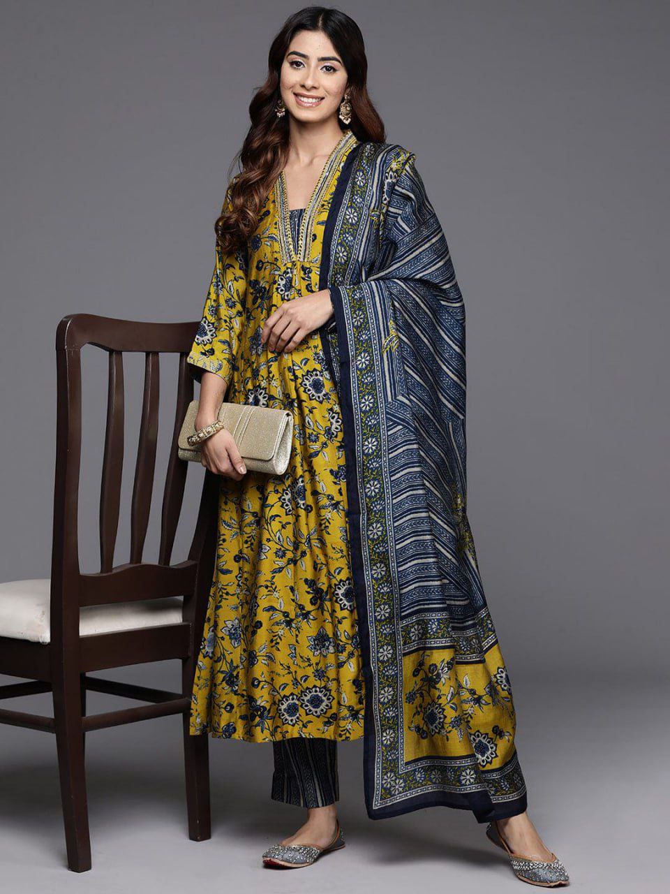 Women Floral Printed Regular Sequinned Chanderi Silk